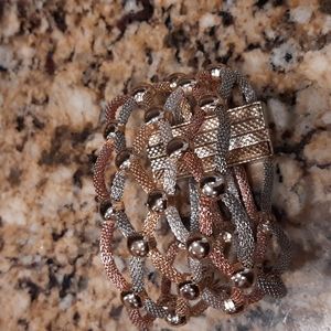 Magnetic close bracelet